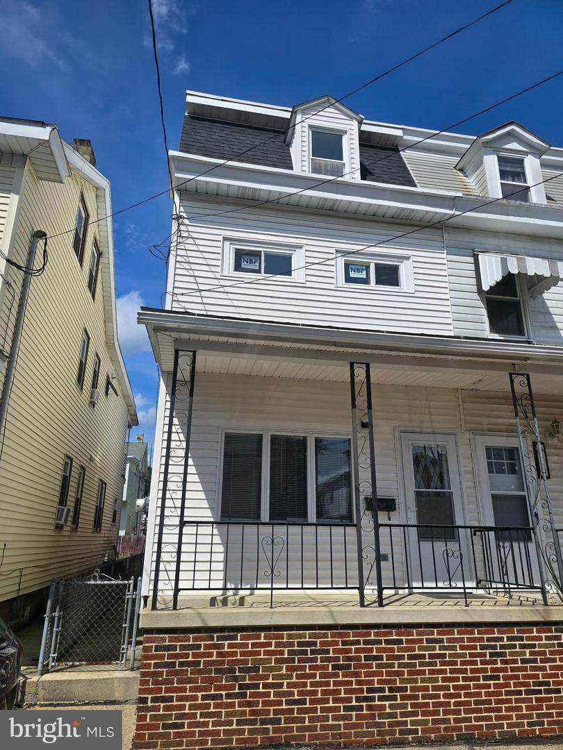 412 Carbon Street - Photo 1