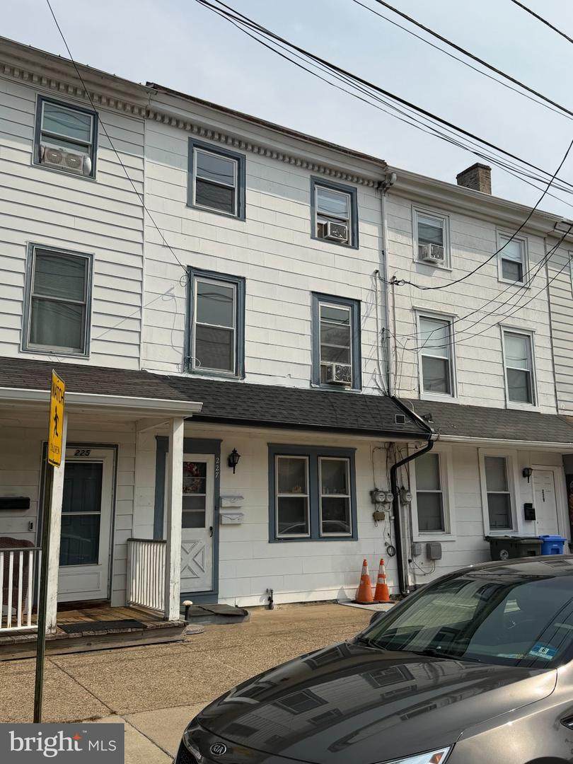 227 Broad - Photo 1