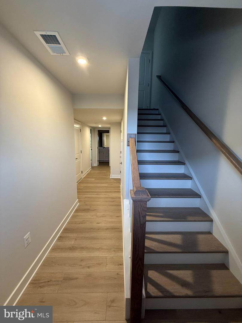 https://bt-photos.global.ssl.fastly.net/brightmls/orig_boomver_1_805284720412-2.jpg