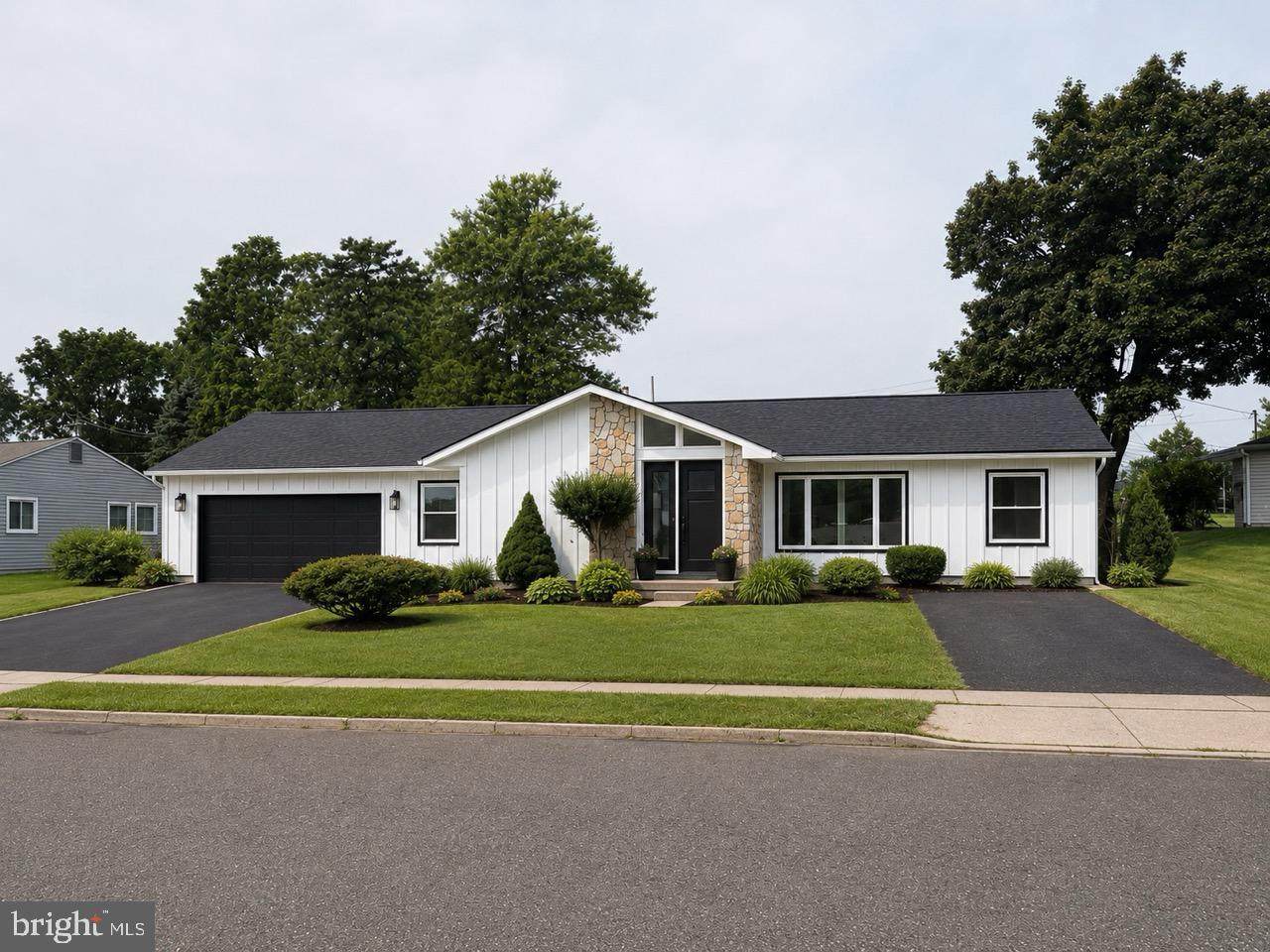521 Parkway Drive - Photo 1
