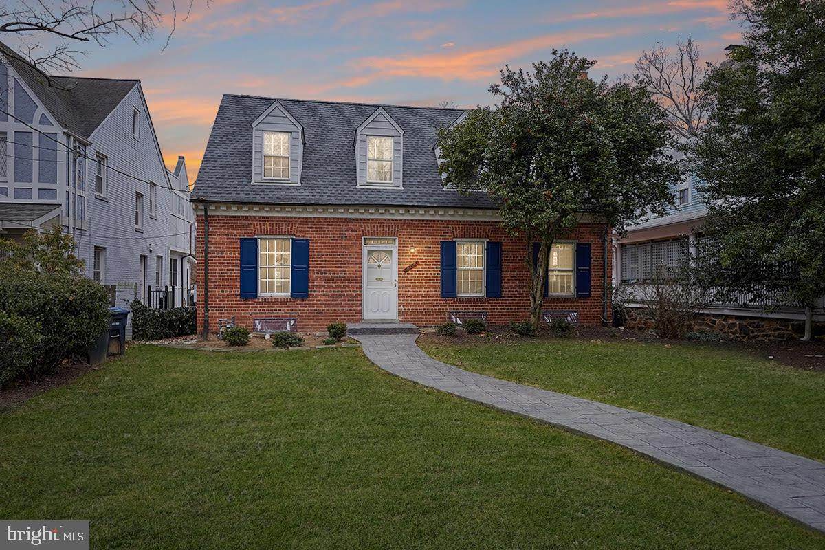 6216 30TH Street - Photo 1
