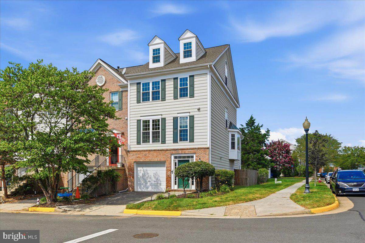 43092 Francis Square - Photo 1