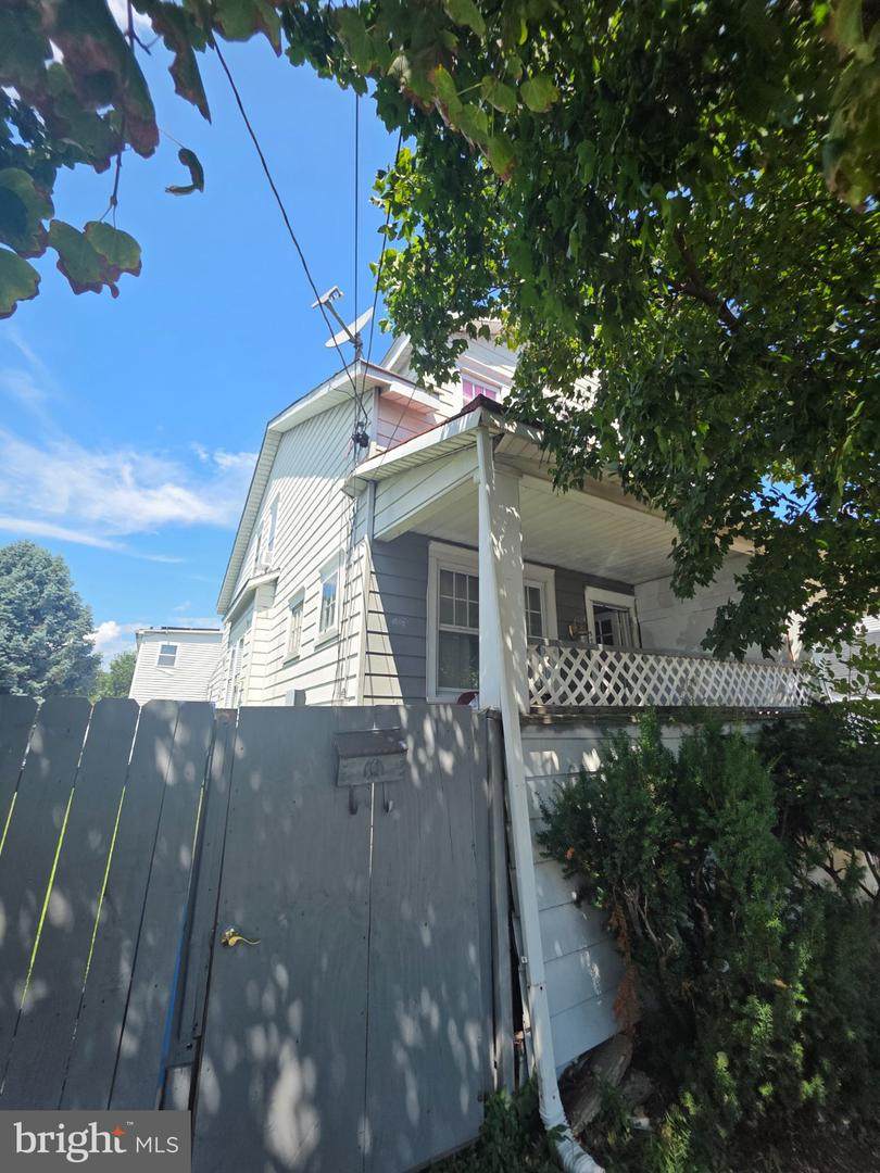 572--574 Emmett Avenue - Photo 1