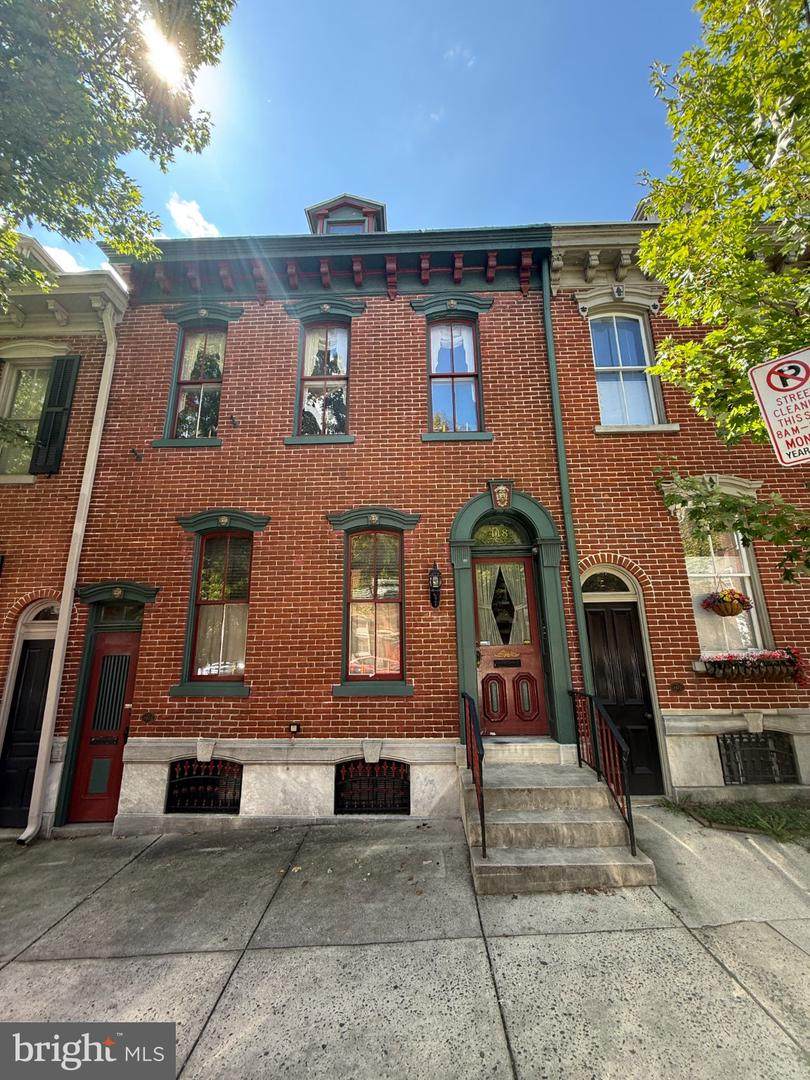 418 8TH Street - Photo 1