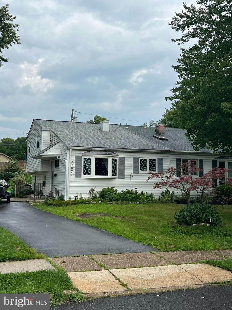 2871 Rossiter Avenue - Photo 1