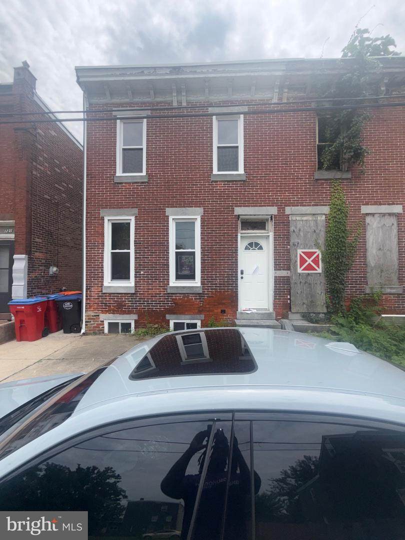 719 7TH Street - Photo 1
