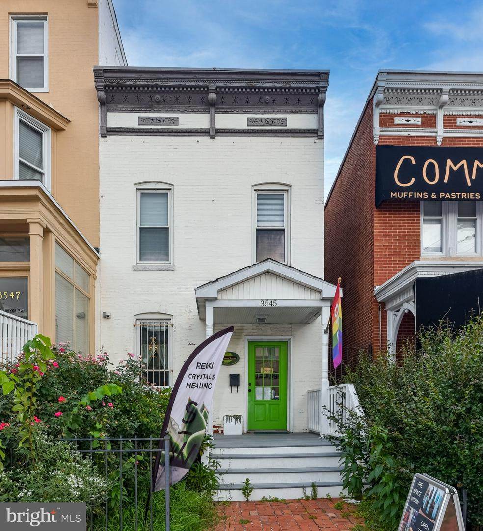 3545 Chestnut Avenue - Photo 1