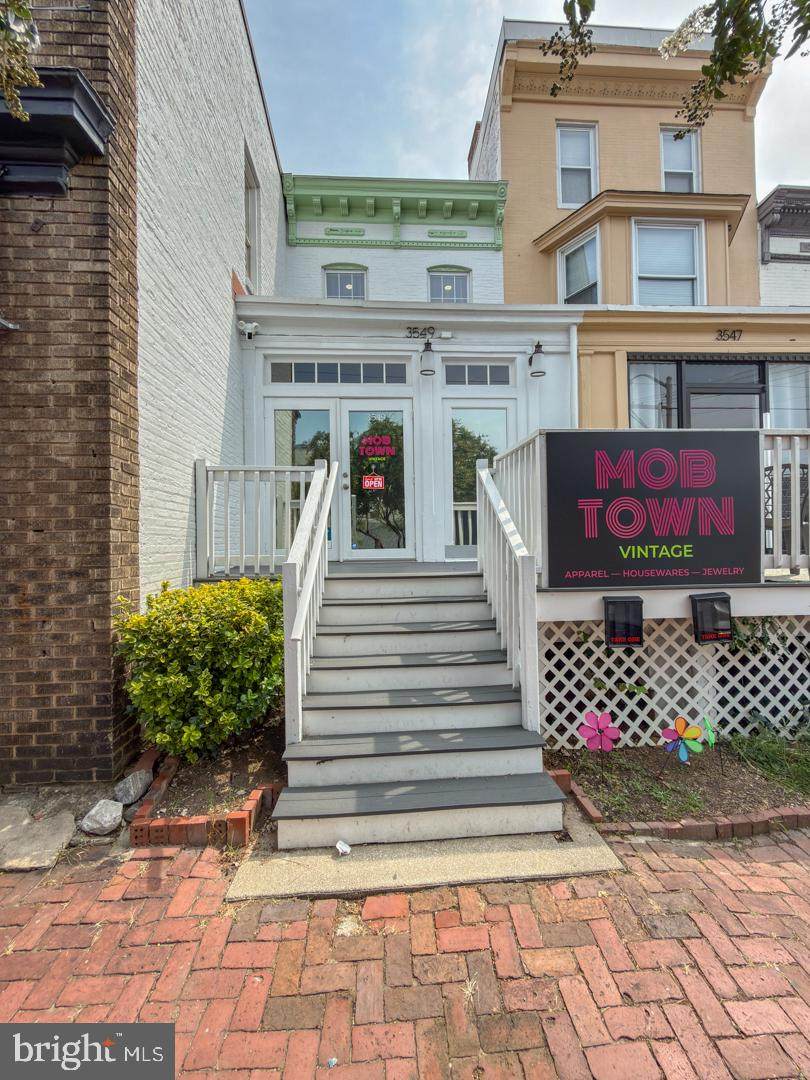 3549 Chestnut Avenue - Photo 1