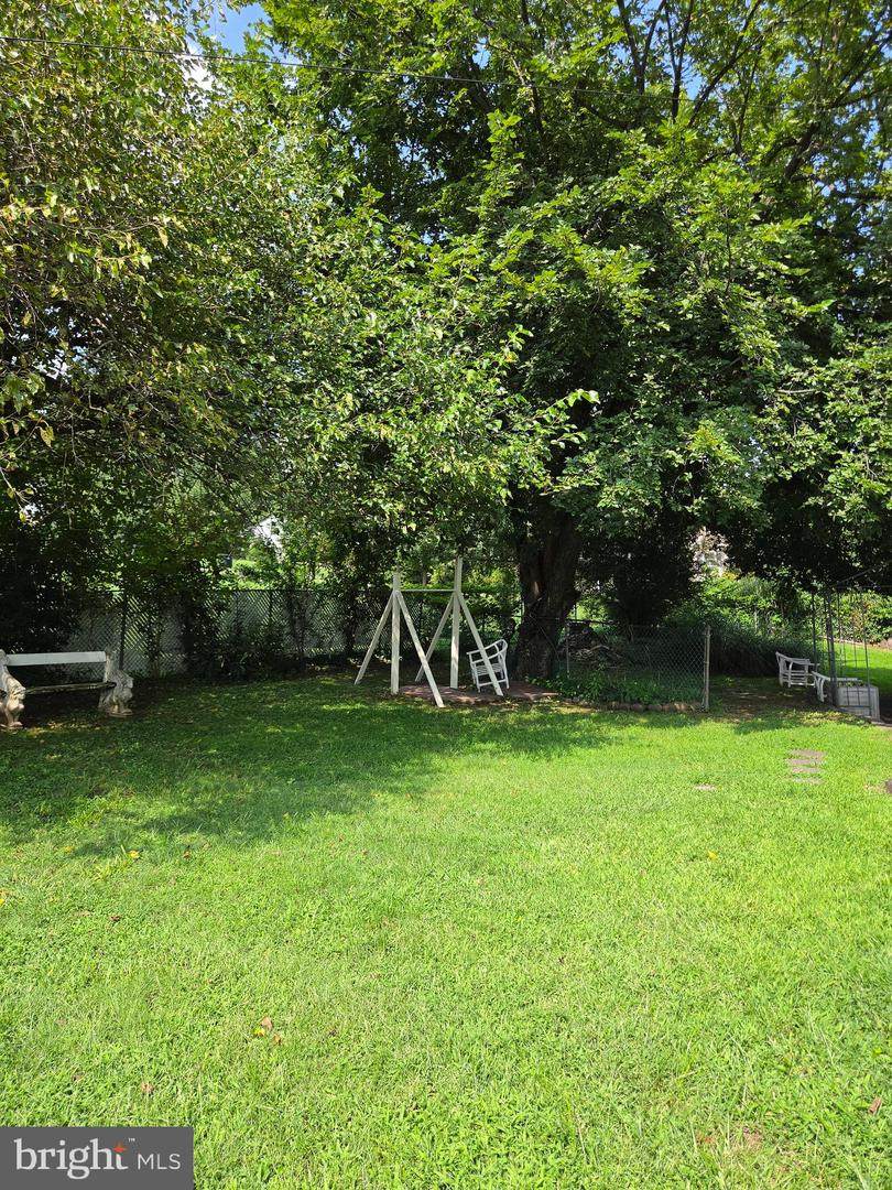 https://bt-photos.global.ssl.fastly.net/brightmls/orig_boomver_1_805321100270-2.jpg