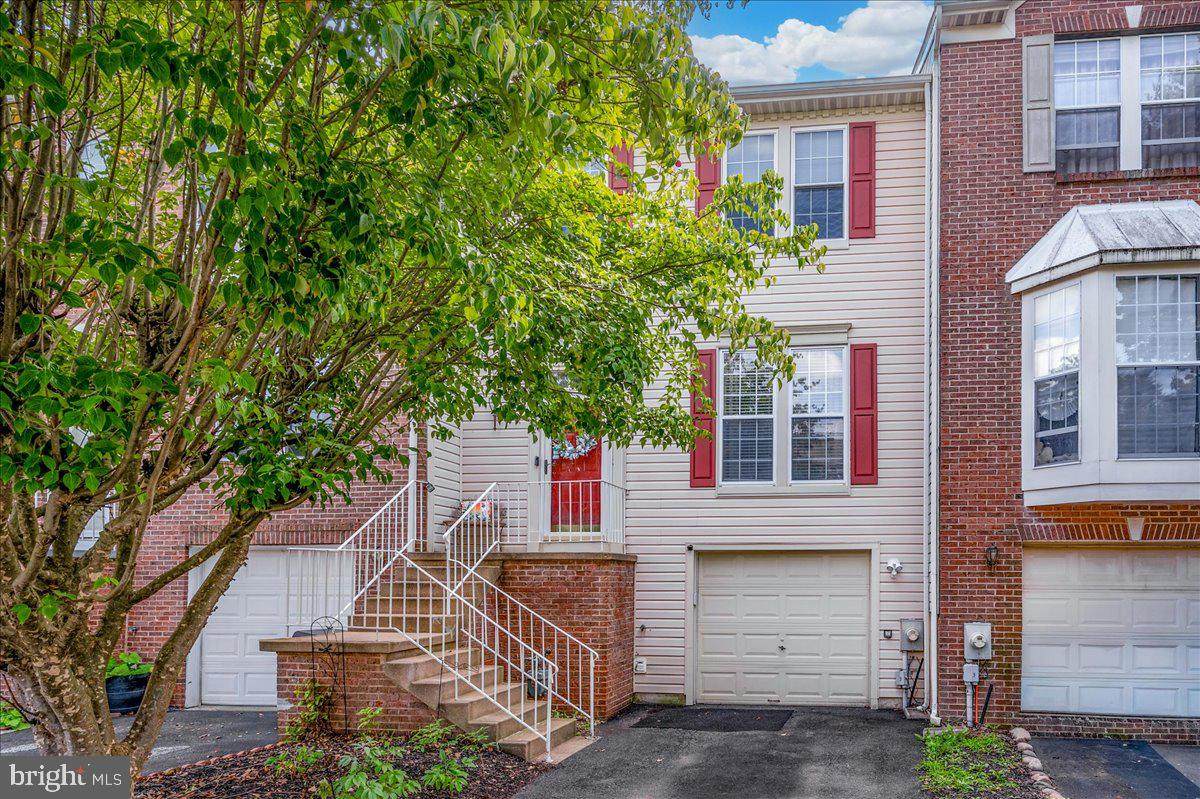 205 Sloan Court - Photo 1