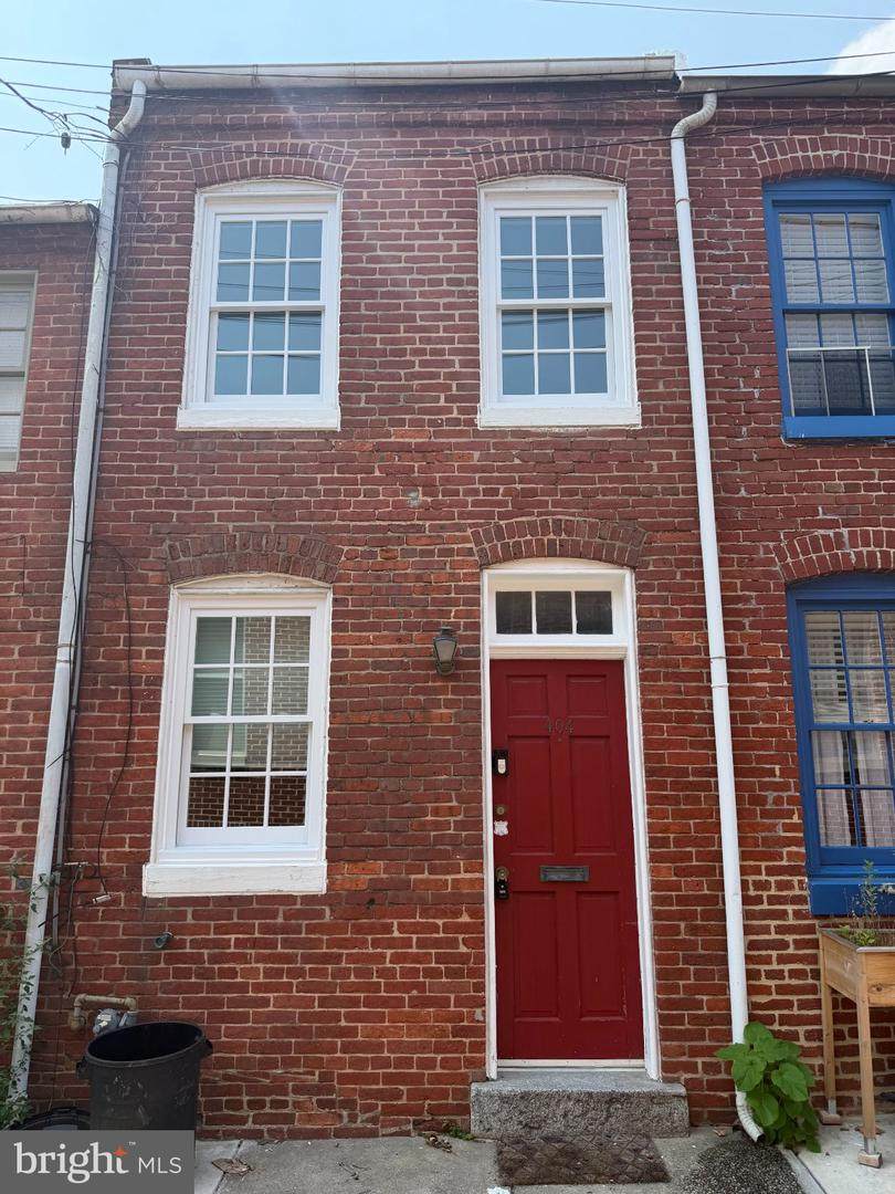 404 Dallas Street - Photo 1