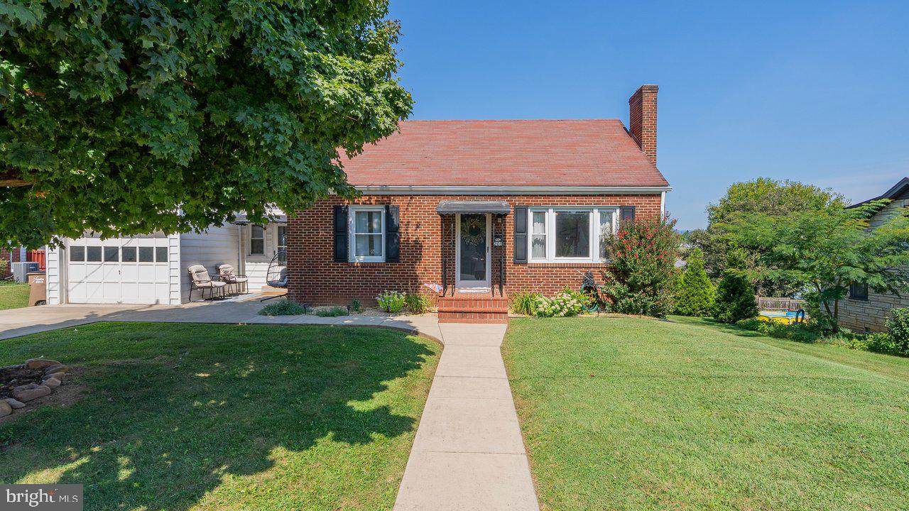 205 Shenandoah Avenue - Photo 1