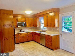 https://bt-photos.global.ssl.fastly.net/brightmls/orig_boomver_1_805335243570-2.jpg