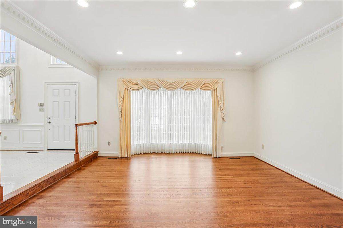https://bt-photos.global.ssl.fastly.net/brightmls/orig_boomver_1_805345455970-2.jpg