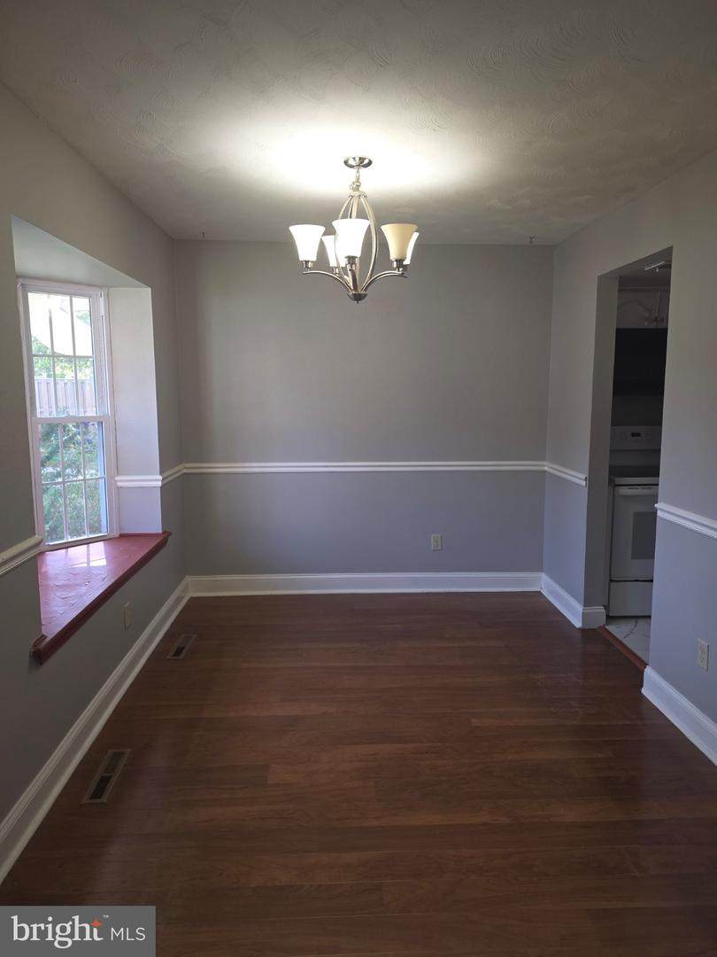 https://bt-photos.global.ssl.fastly.net/brightmls/orig_boomver_1_805349687540-2.jpg