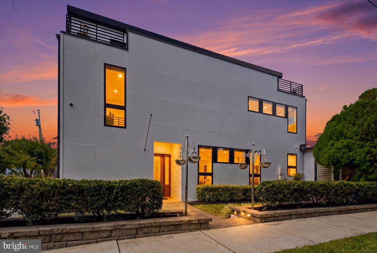 900 20TH Street - Photo 1