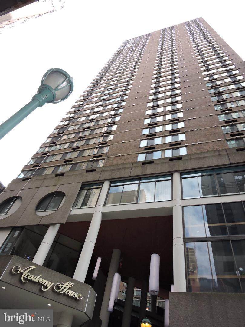 1420 Locust Street - Photo 1