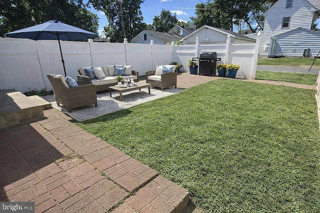 428 Ash Street - Photo 1