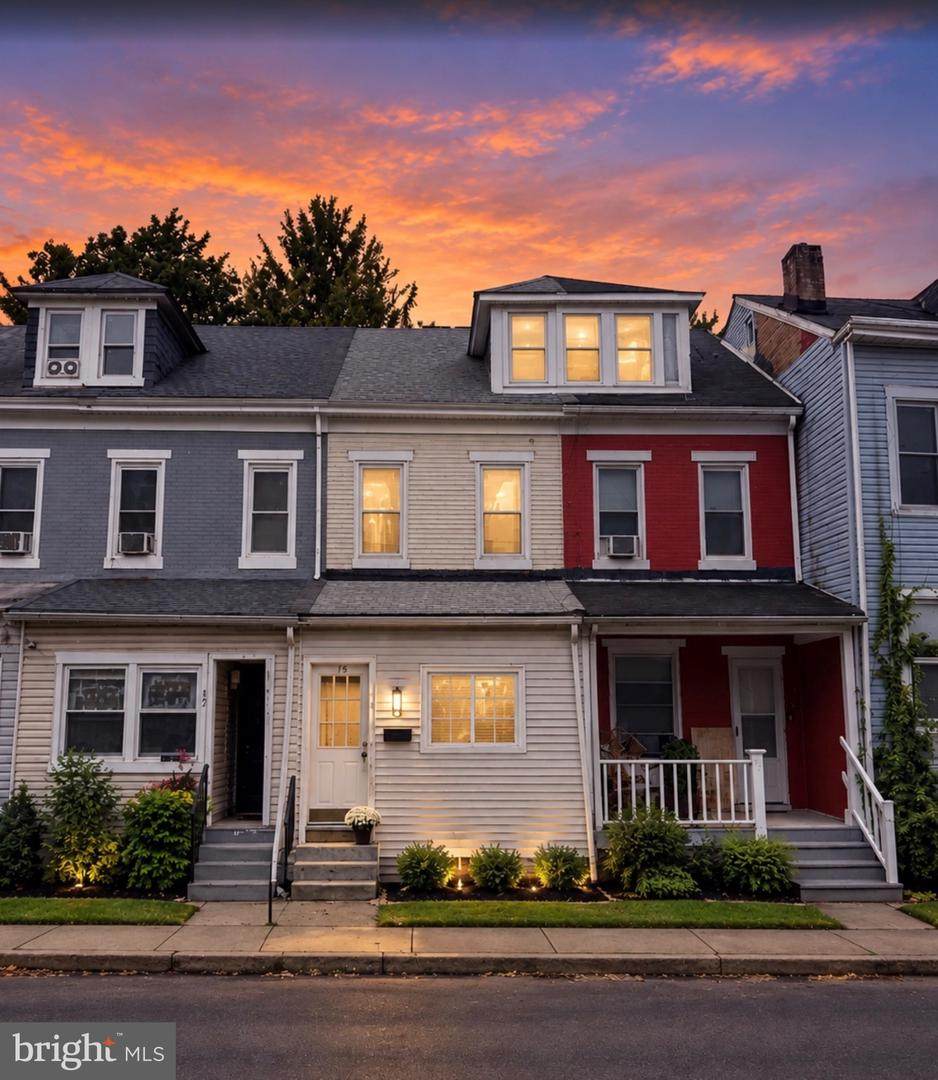 15 Ward Avenue - Photo 1