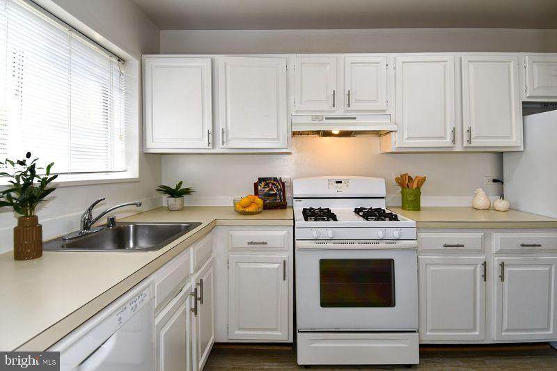 10637 Montrose Avenue - Photo 1