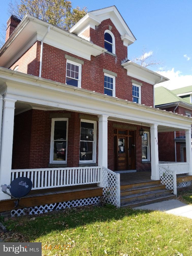 423 Summit Avenue - Photo 1