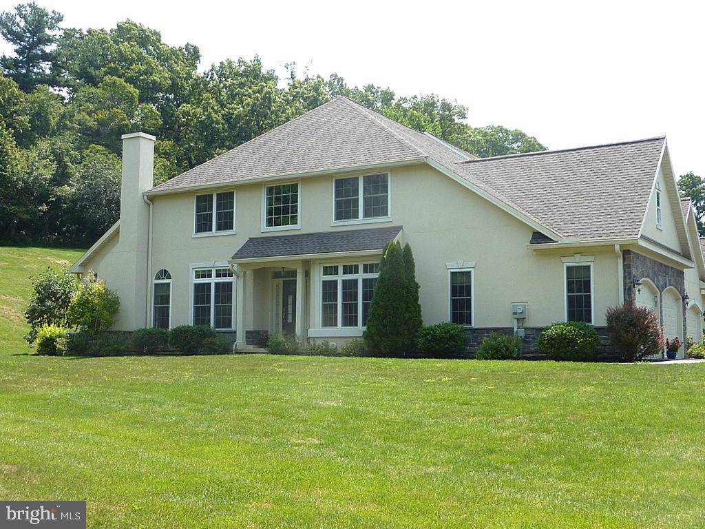 859 Huntington Place - Photo 1
