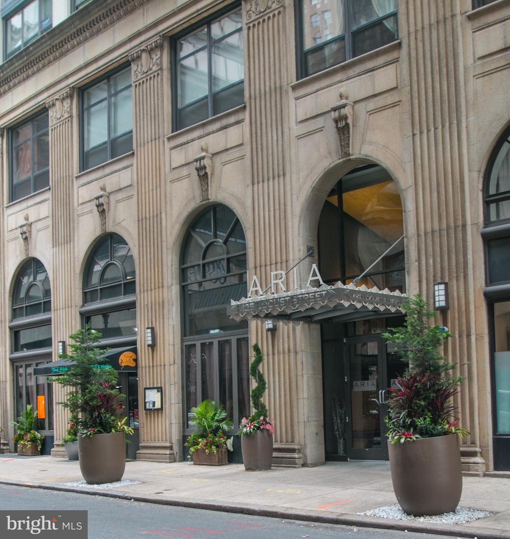1425 Locust Street - Photo 1