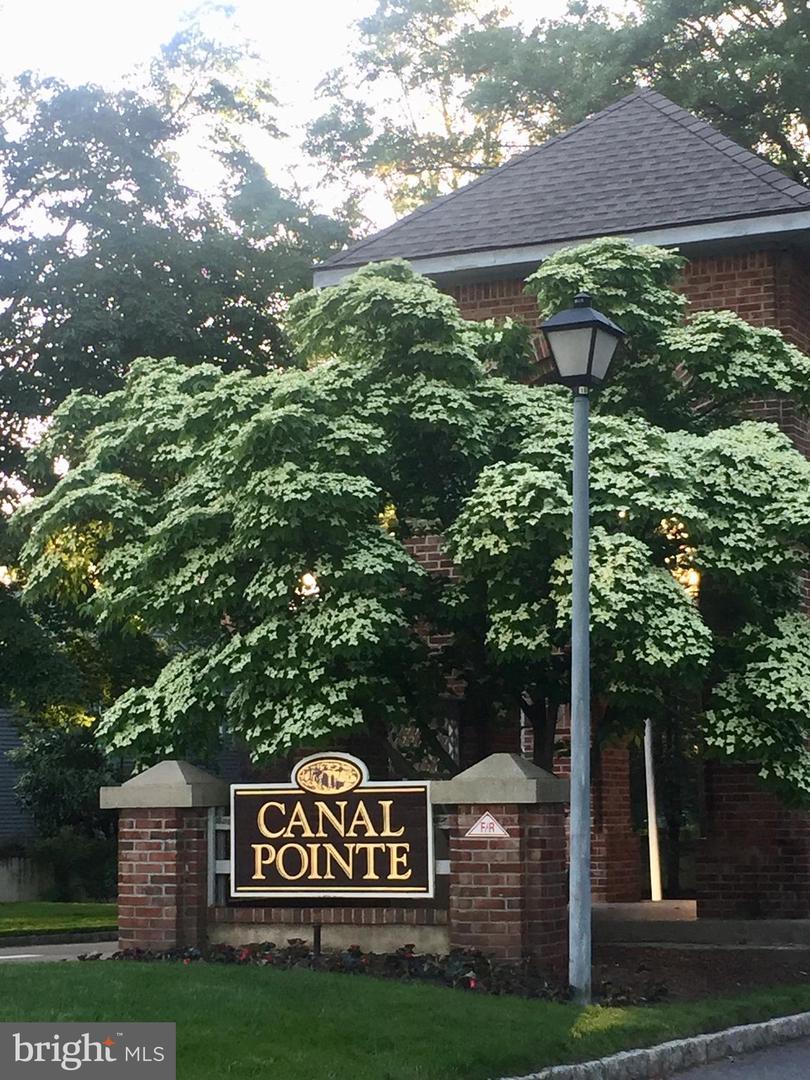 201 Salem Court - Photo 1