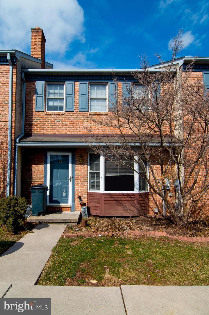 29 Warwick Court - Photo 1