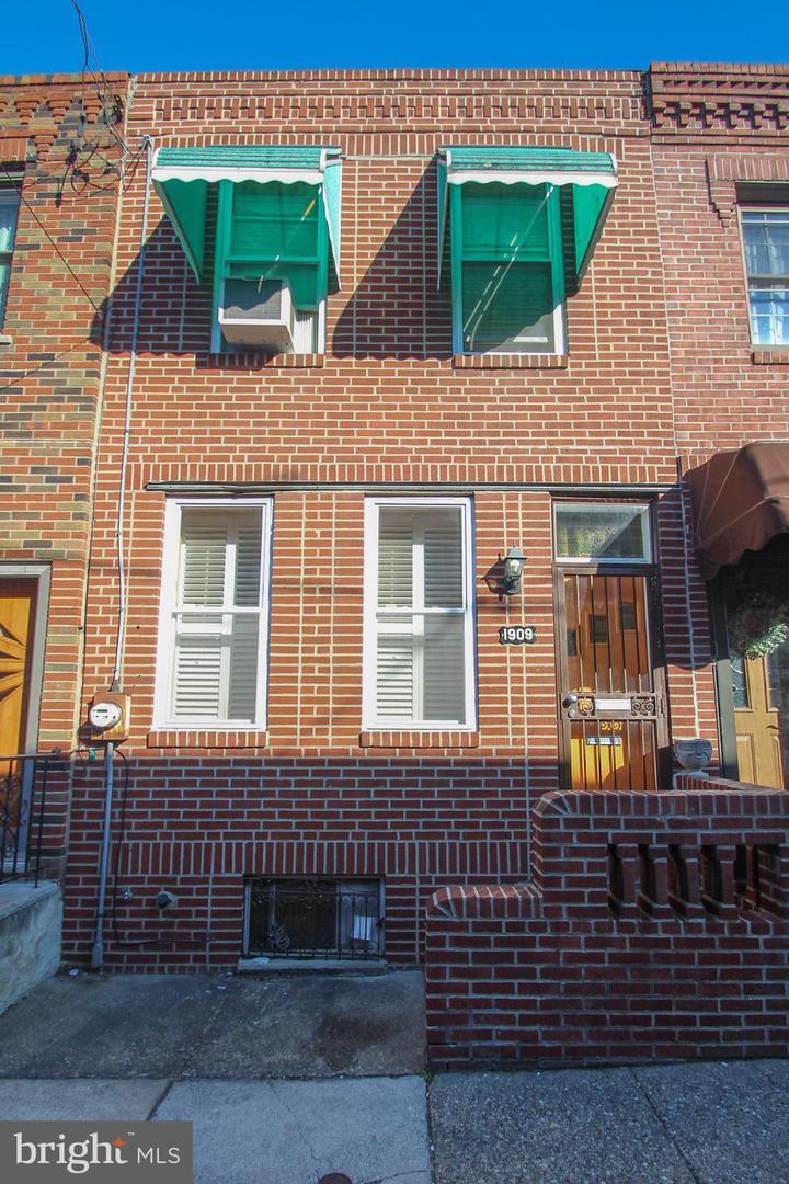 1909 Warnock Street - Photo 1