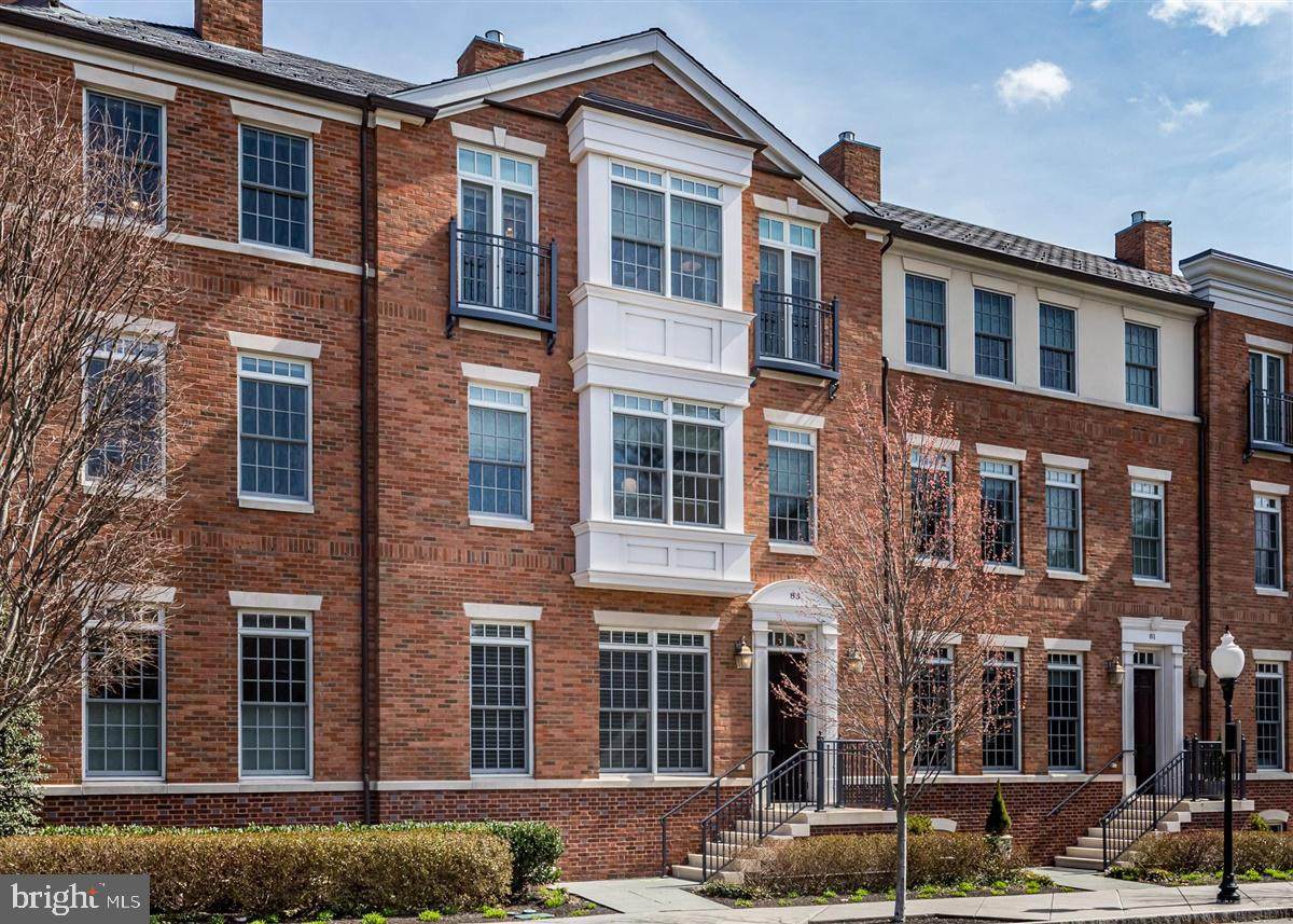 83 Chambers - Photo 1