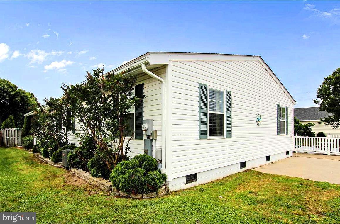 204 Bayshore Drive - Photo 1