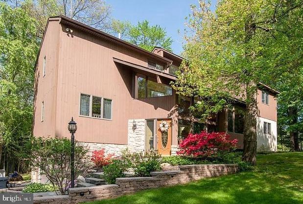 915 Sycamore Drive - Photo 1