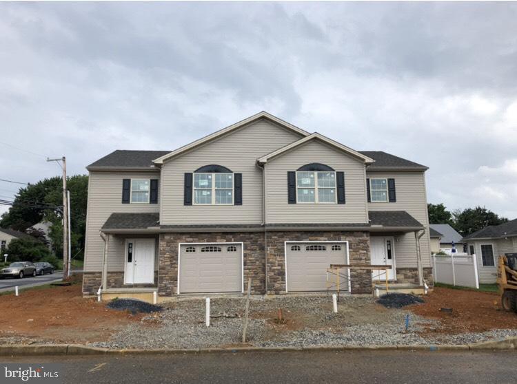 403 Coover - Photo 1