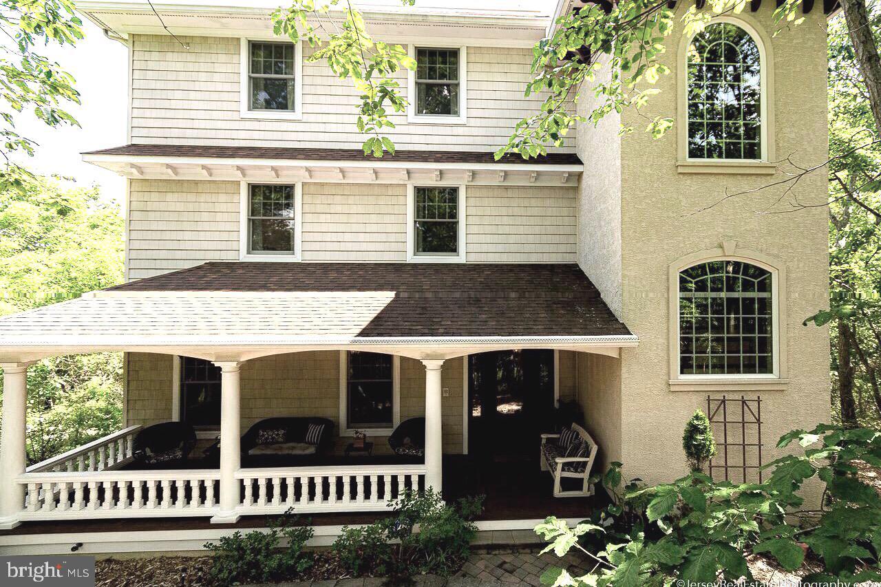 201 Lakeview Drive - Photo 1