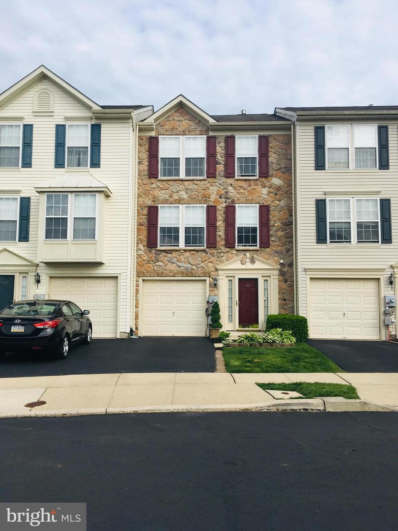 225 Windsor Court - Photo 1