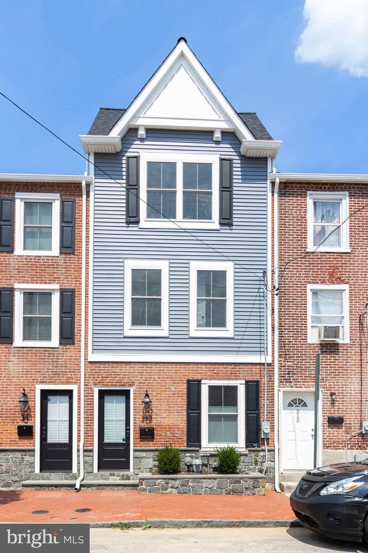 301 Adams Street - Photo 1