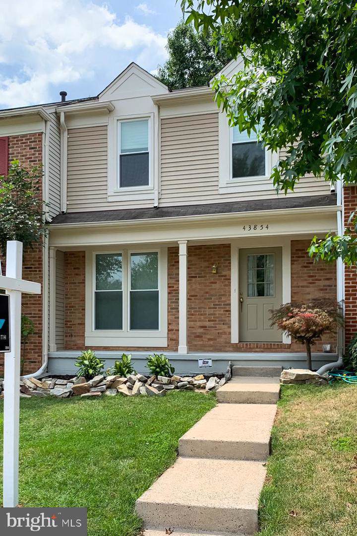 43854 Laburnum Square - Photo 1