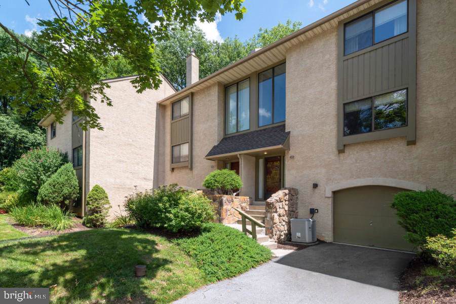 391 Lynetree Drive - Photo 1