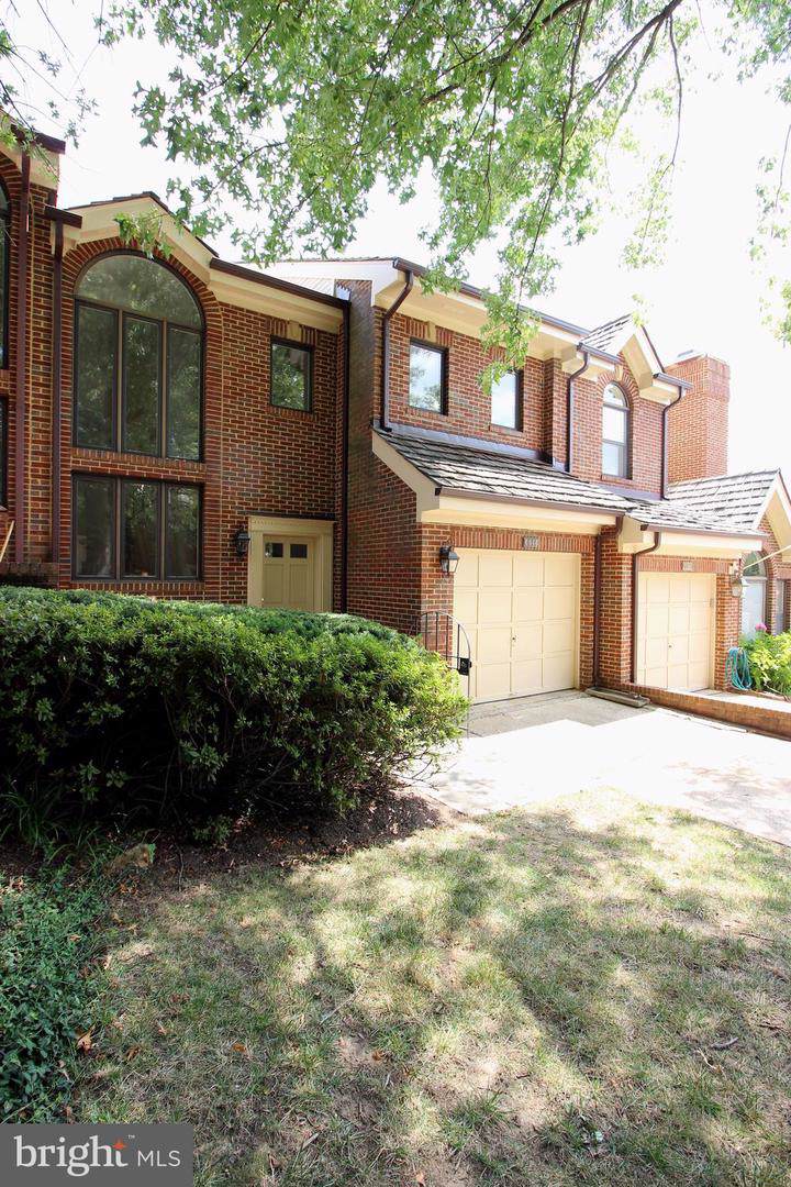 6613 Anthony Crest Square - Photo 1