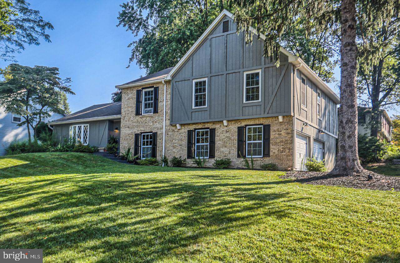 469 Woodcrest Drive - Photo 1