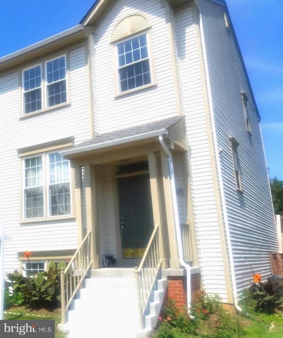 1267 Bond Street - Photo 1