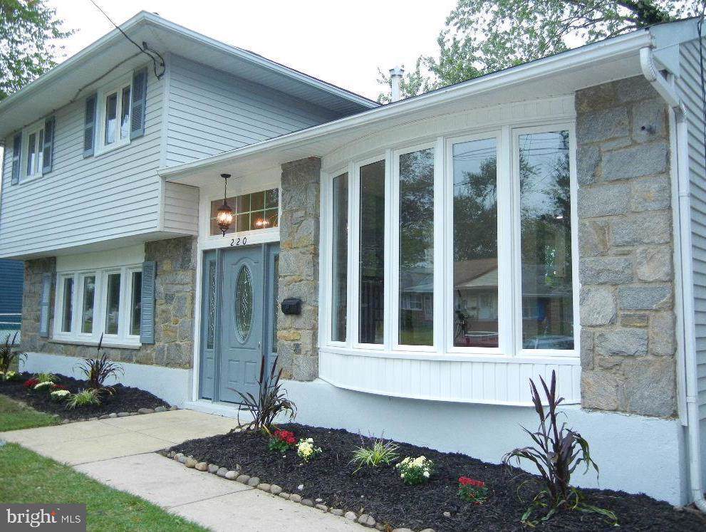 220 Lincoln Avenue - Photo 1