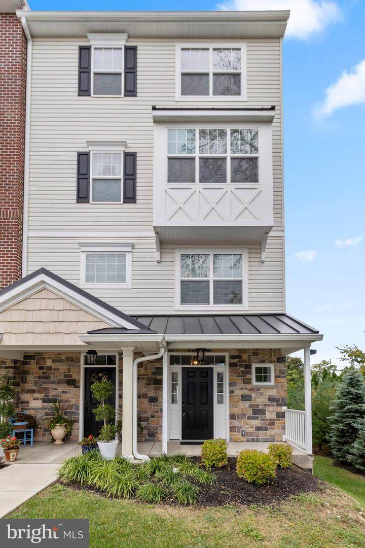 313 Waltons Way - Photo 1
