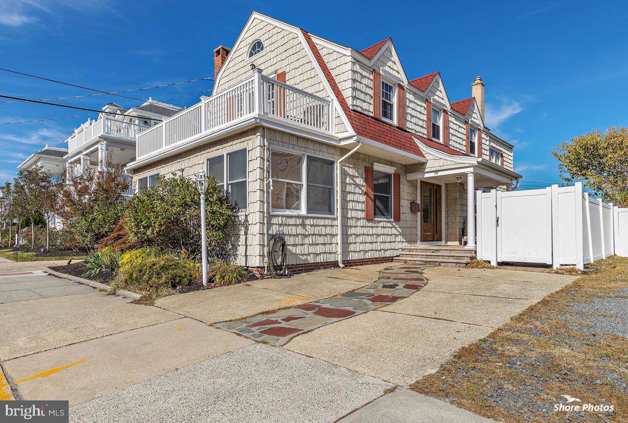 609 12TH Street - Photo 1