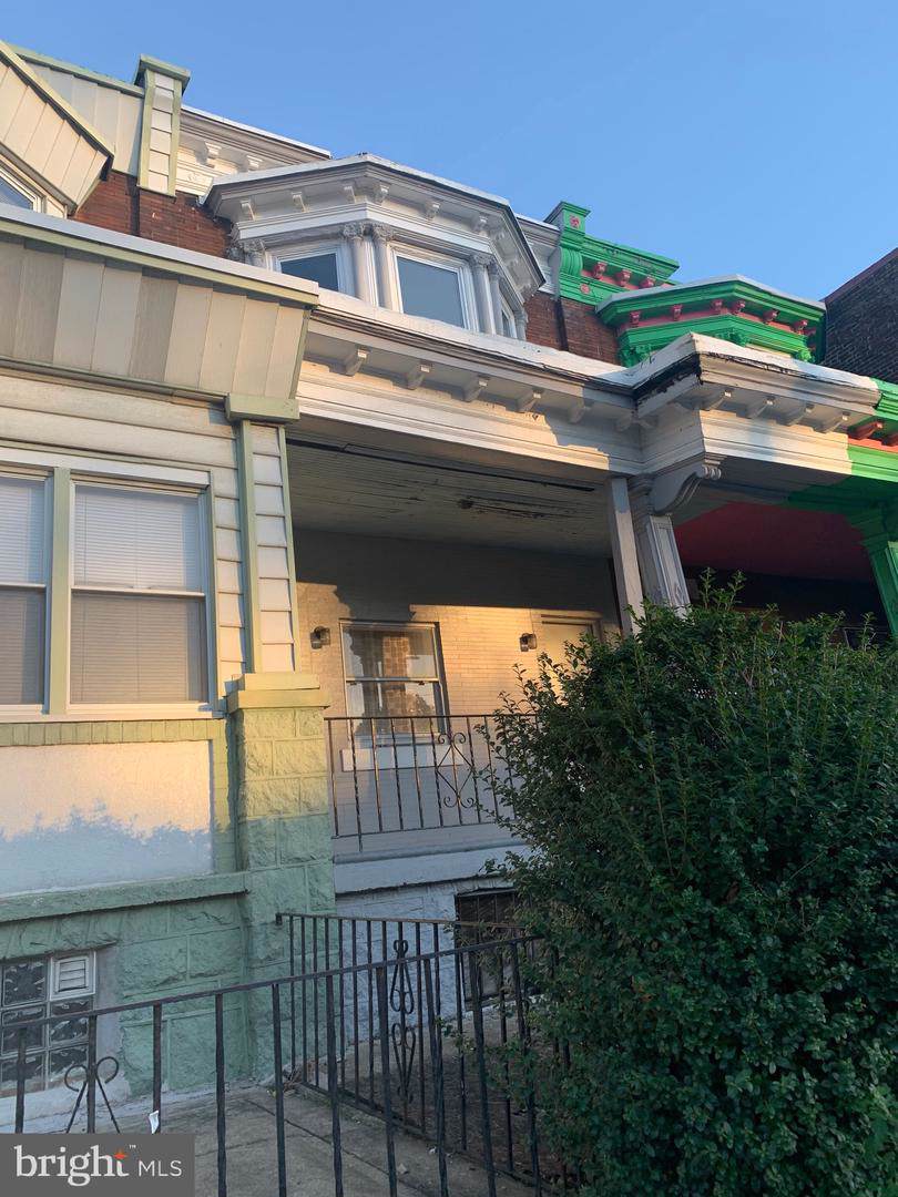 647 52ND Street - Photo 1