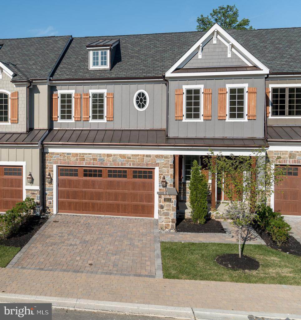 1211 Coulee Way - Photo 1