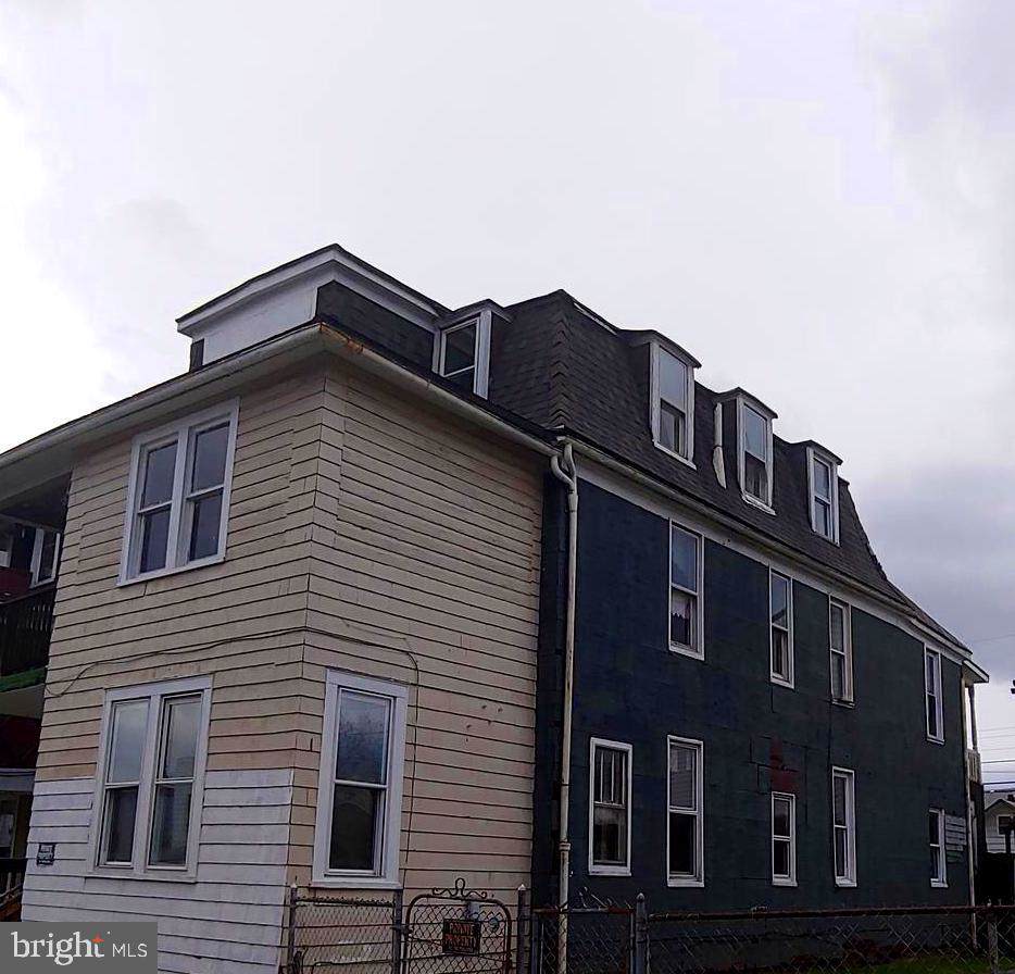 313 Pennsylvania Avenue - Photo 1