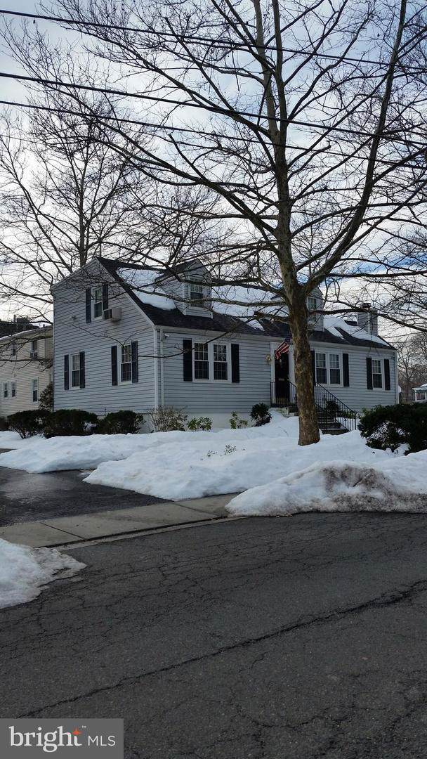 711 Park Avenue - Photo 1
