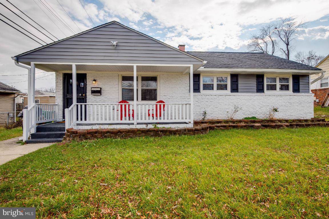 1002 8TH Street - Photo 1